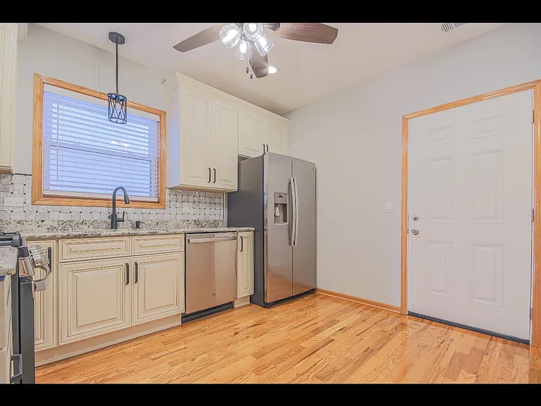 912 N Wood St #1 — Photo 7