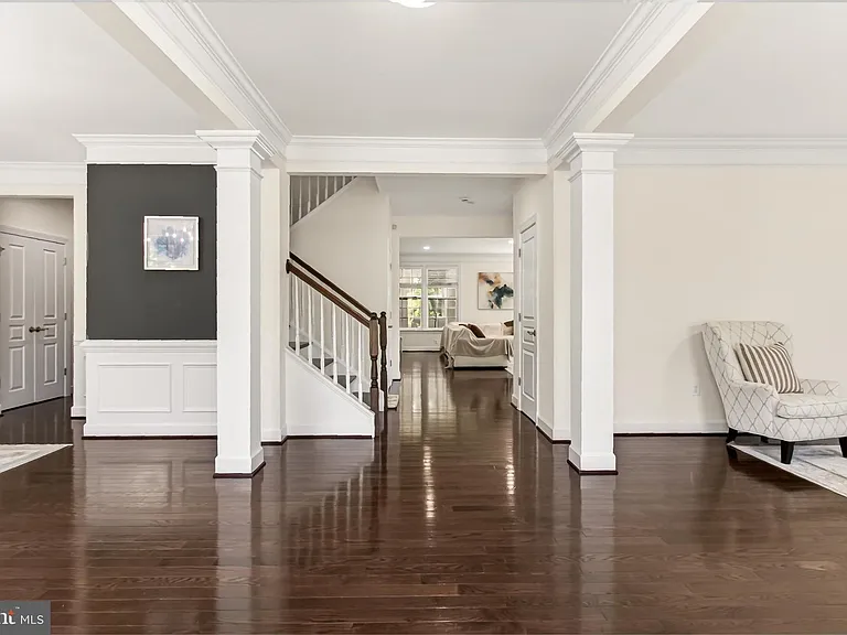 8901 Hargrove Ct — Photo 4