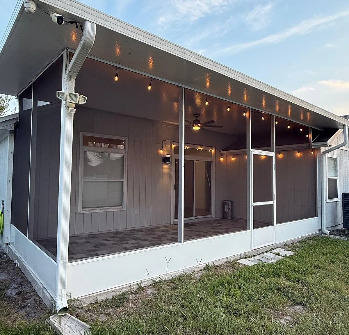 3 bed, 1205 sqft, $2,350 — Photo 2