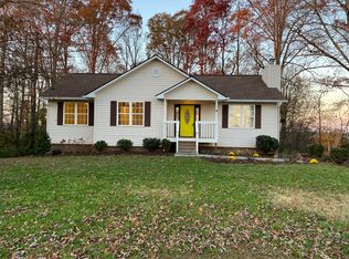 1925 Oakwood Estates Dr, Lenoir City, TN 37772