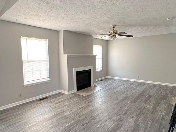 4th image of 604 Fairington Ave