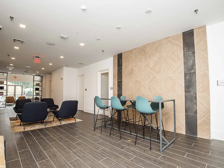 Flagship Kern's Apartments — Photo 8