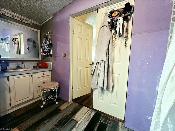 5th image of 9661 Hampton Rd