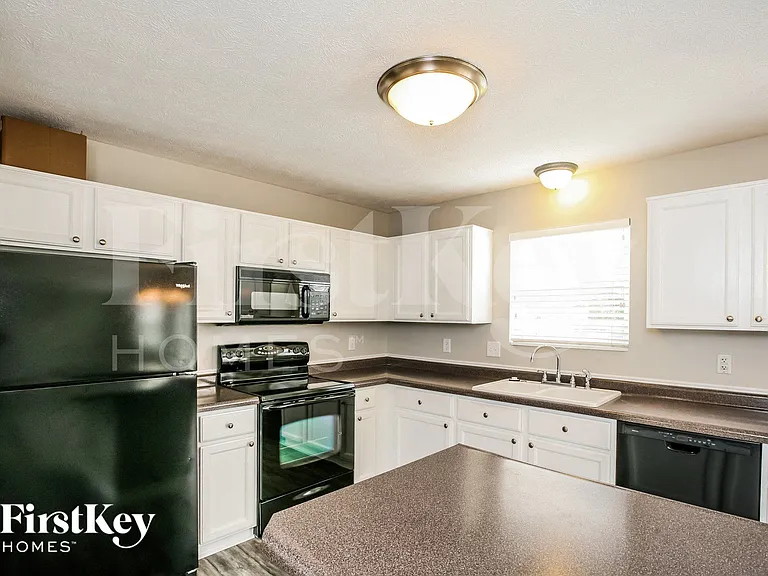 445 Winterwood Dr — Photo 7