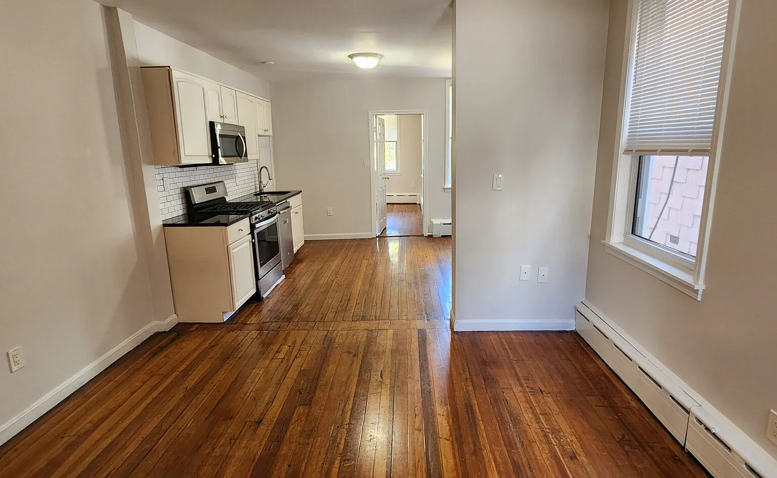 2 bed, 1.0 bath, 900 sqft, $2,700 — Photo 4