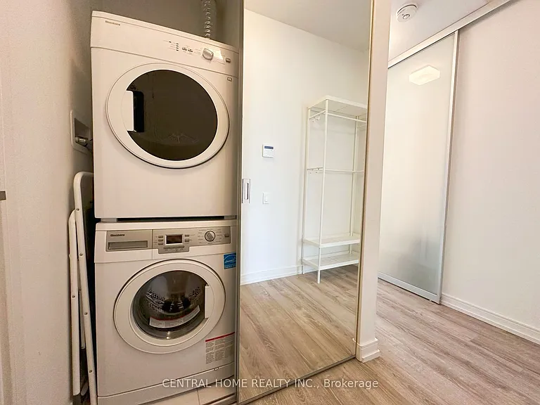 28 Wellesley St E #1602 — Photo 11