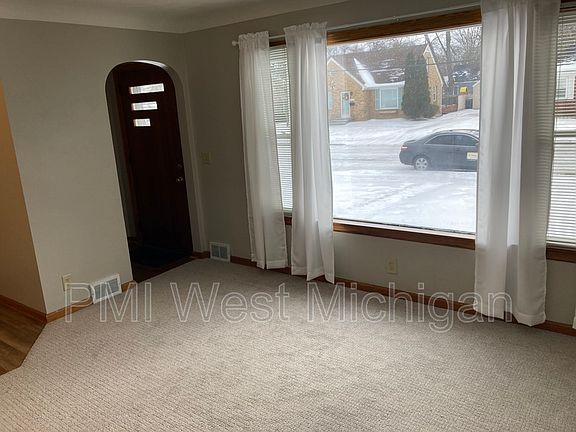 3rd image of 3139 Higgins Ave SW
