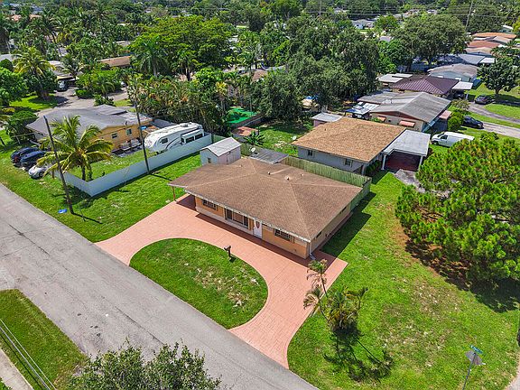5th image of 2100 N 57TH Avenue