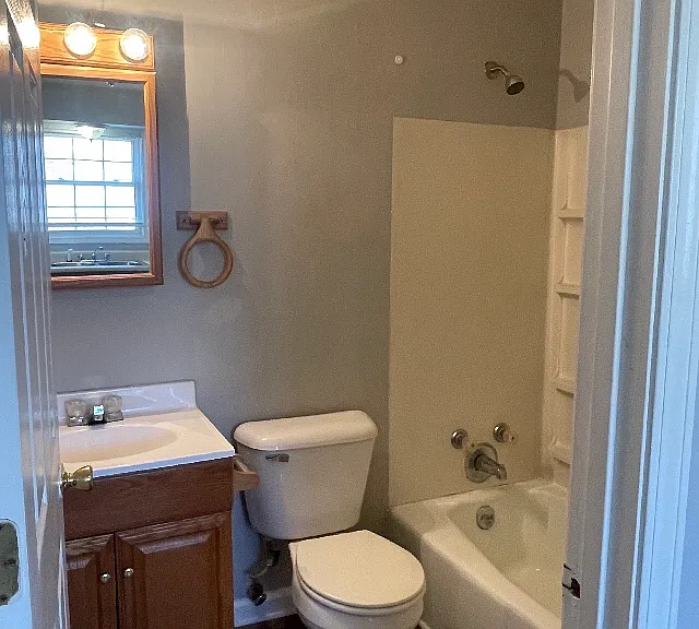 192 Wabash Ave — Photo 5