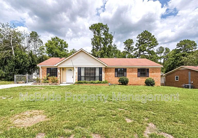4409 Roxbury Dr — Photo 1