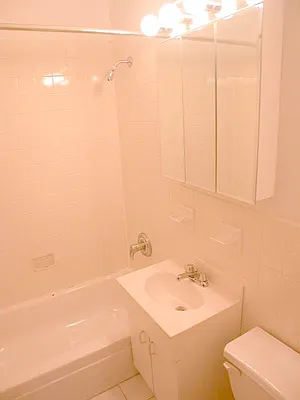 Rented by Glasser Realty LLC | media 6