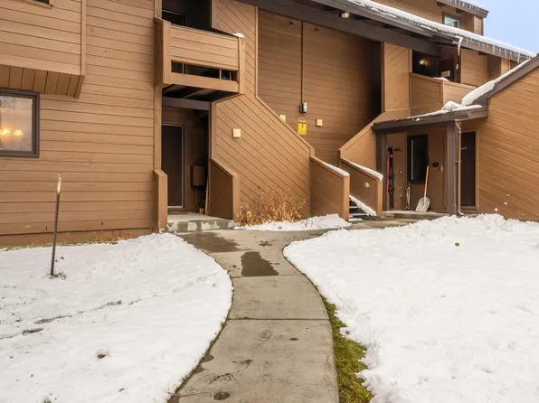 2 Arrowhead Dr #3, Mammoth Lakes, CA 93546