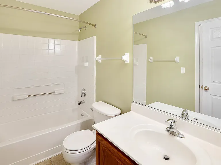 2392 Oakfield Ct — Photo 5