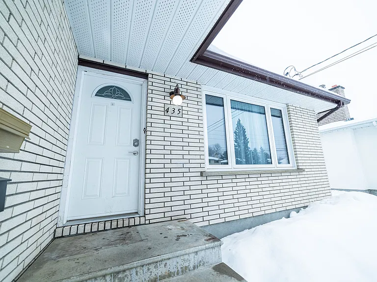 1-435 Piccadilly Ave #1 — Photo 1