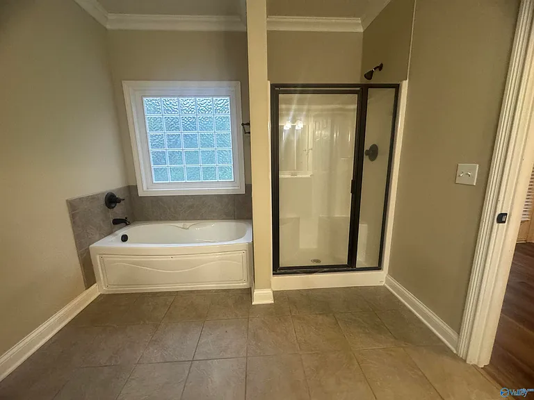 210 Treetop Dr NE — Photo 16