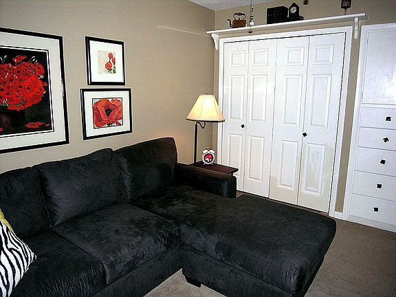 Secondary bed, could be 2nd living