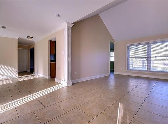 3rd image of 117 Devereux Dr