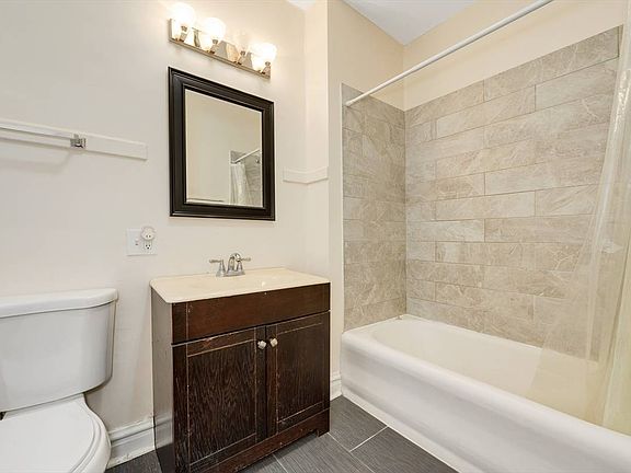 4th image of 3615 N Sawyer Ave #1