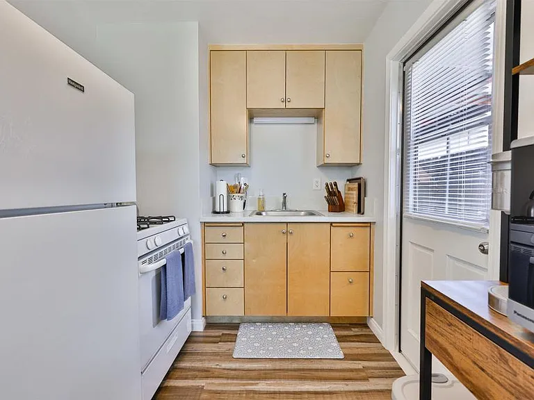520 Delaware St — Photo 15