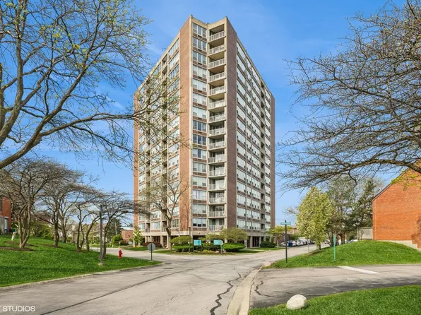 3925 Triumvera Dr APT 7A, Glenview, IL 60025