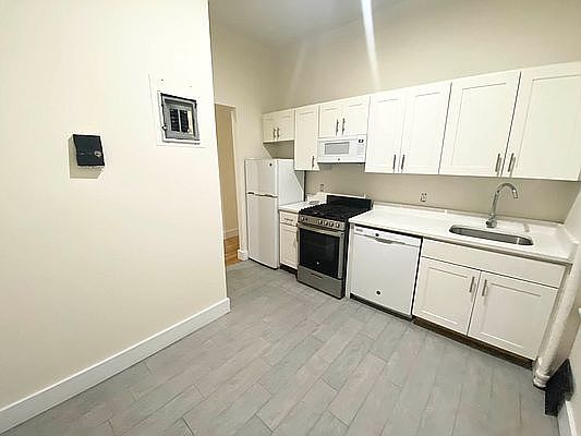 5th image of 100 W 105th St APT B4