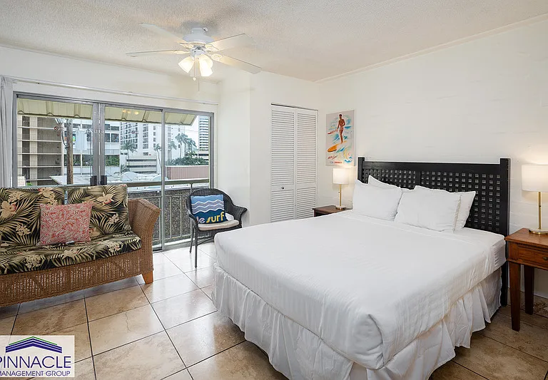 240 Liliuokalani Ave #402 — Photo 5