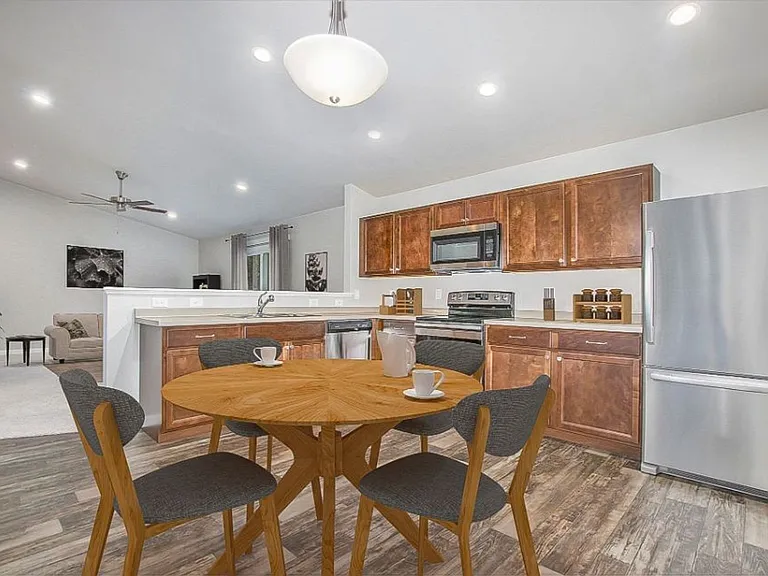 1312 Chapel Hill Dr — Photo 2