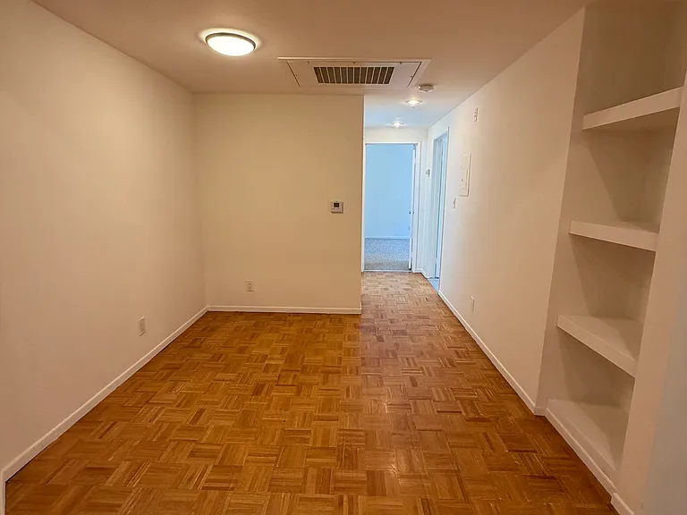 857 S Plymouth Blvd #303 — Photo 6