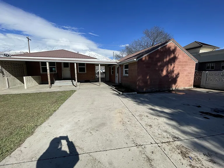 140 S State St — Photo 11