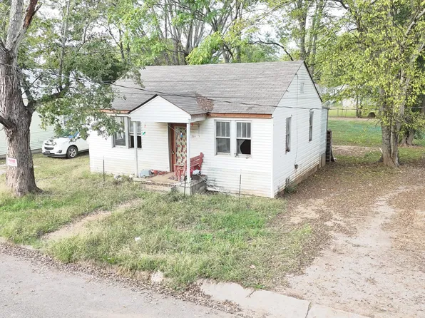 524 3rd St, Lawrenceburg, TN 38464