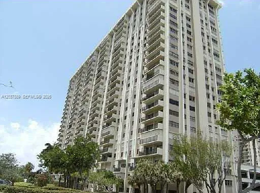 Summit Condo — Photo 2