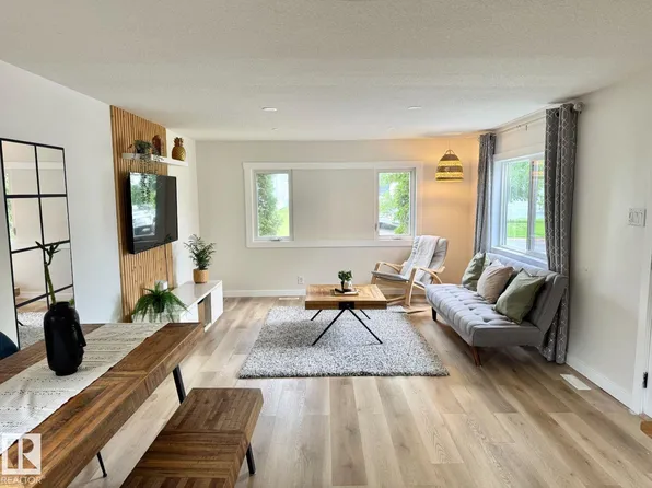 8 The Pkwy NW, Edmonton, AB T6P 1G1