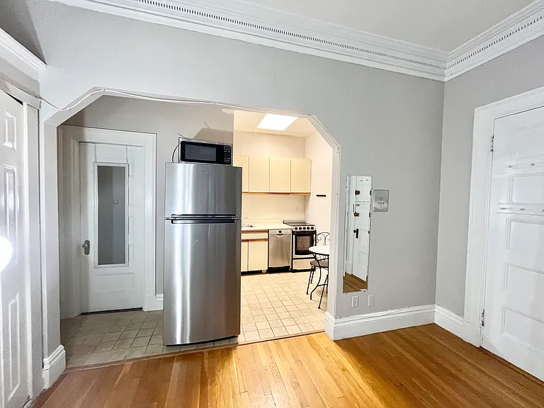 849 Beacon St — Photo 3