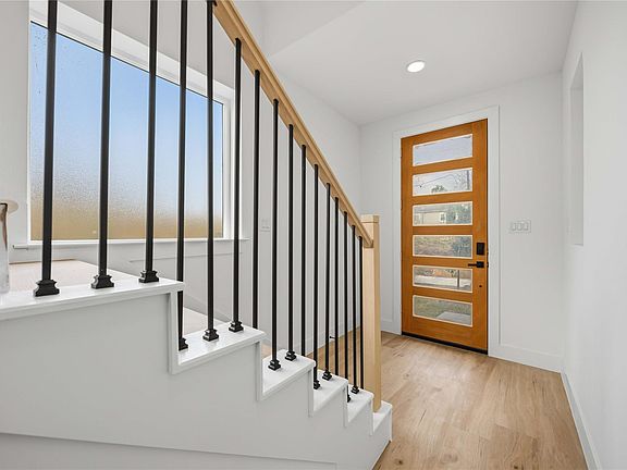 4th image of 2012 Yates St