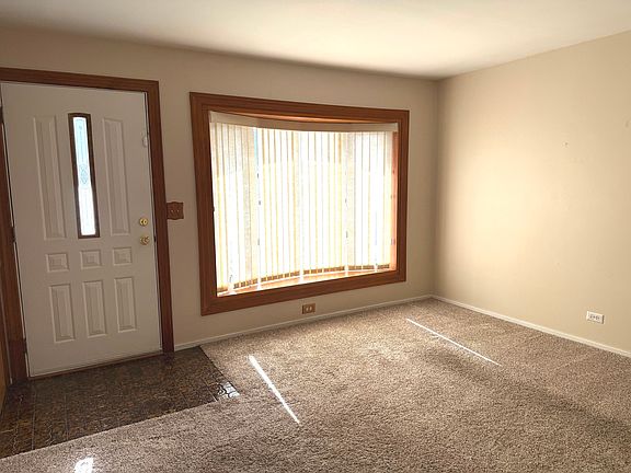 4th image of 6048 Washington St
