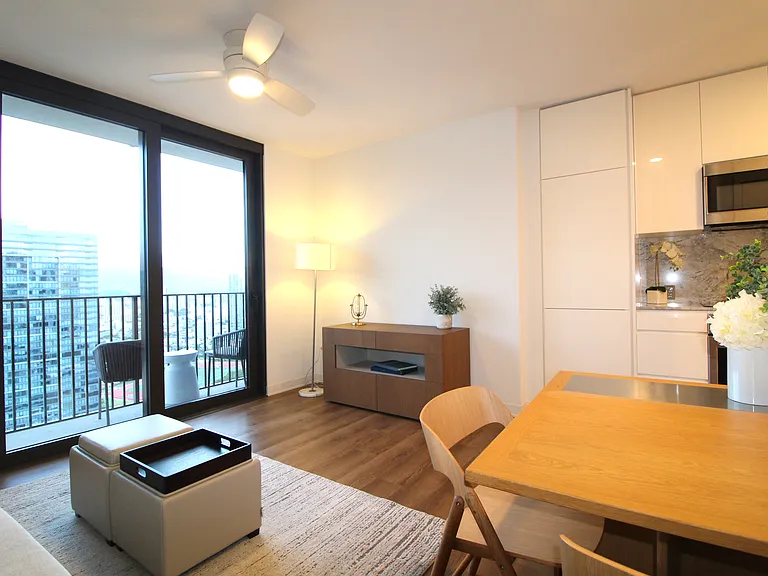 987 Queen St #3516 — Photo 1