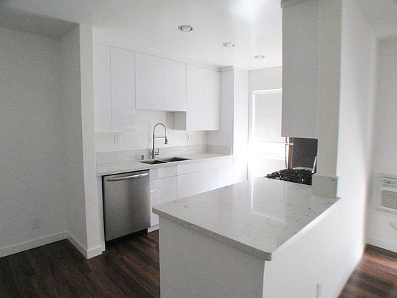 5th image of 811 N Alfred St APT 6