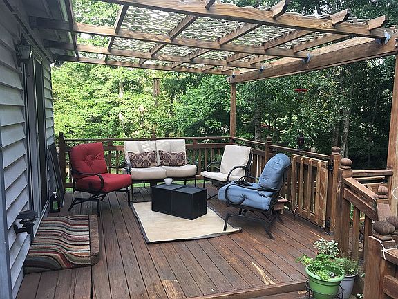 Upper deck, outside sunroom