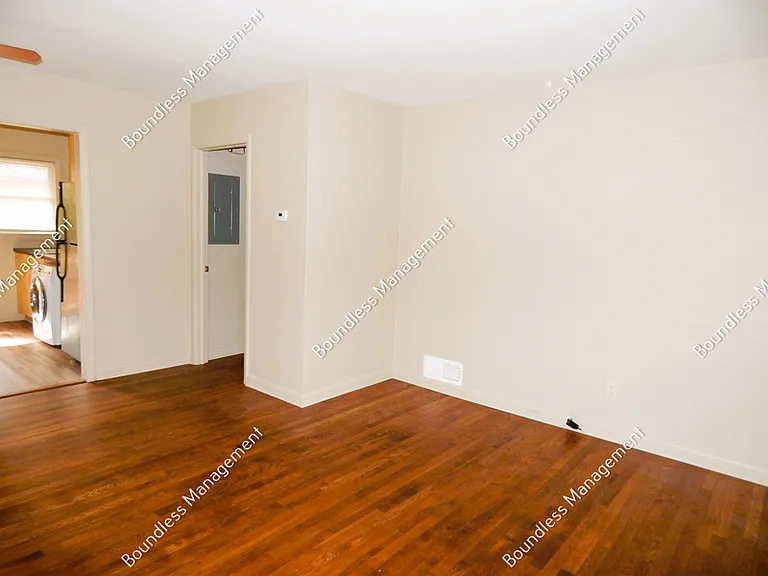 2476B Maple St #B — Photo 6