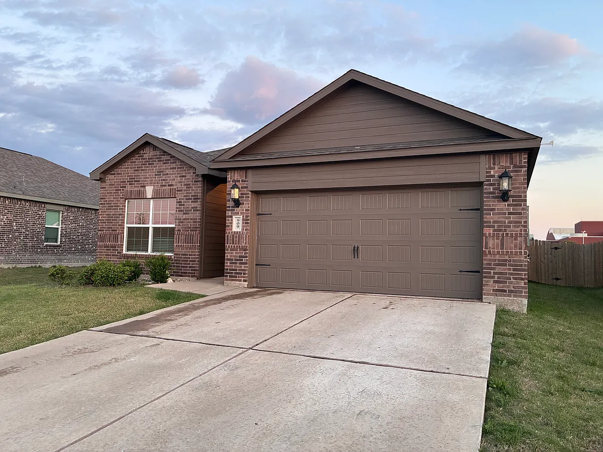 Building Photo - 909 Emerson Dr