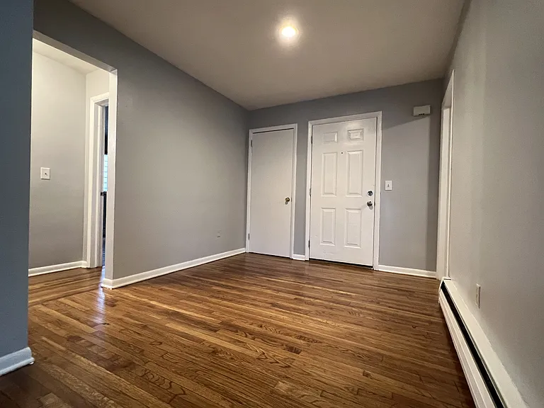 27 Tompkins St #5 — Photo 6