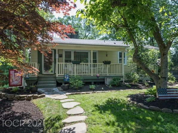 9 Crag Pl, Ringwood, NJ 07456