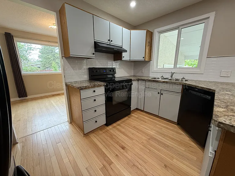 18 Trinity Pl W — Photo 6