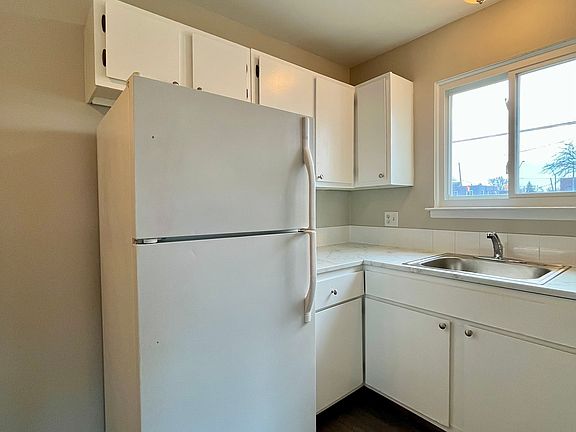 5th image of 1213 Sycamore St #106