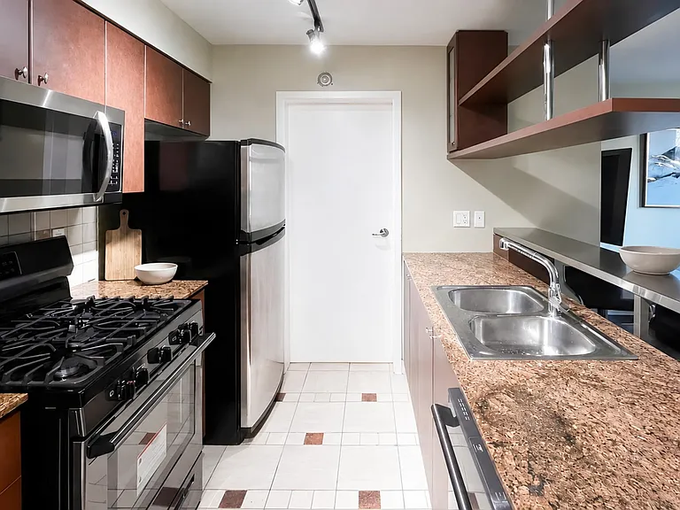 1438 Richards St #307 — Photo 11