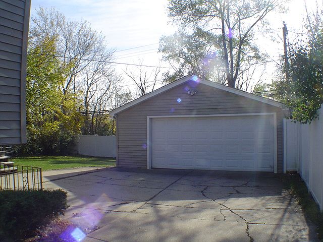 2nd image of 223 Hickory St