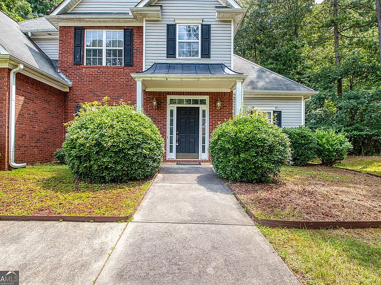 255 Squire Ln — Photo 6