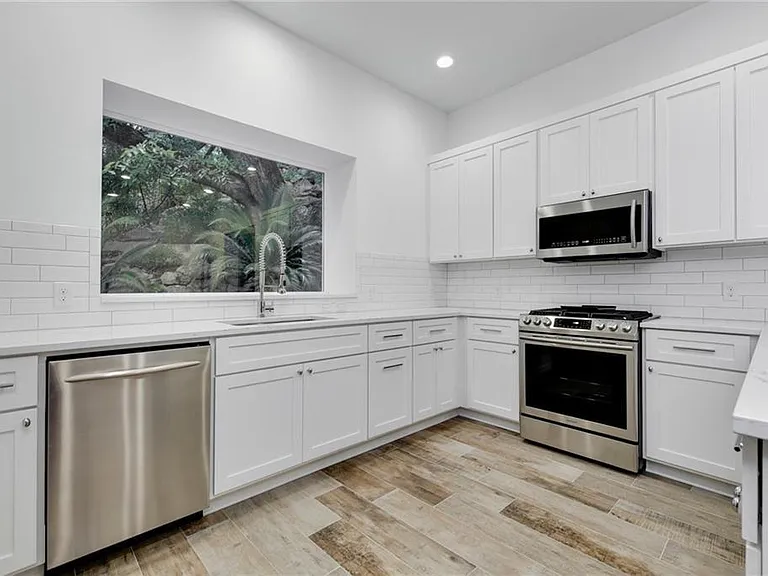 6030 Mount Bonnell Cv #DOWNSTAIRS — Photo 2