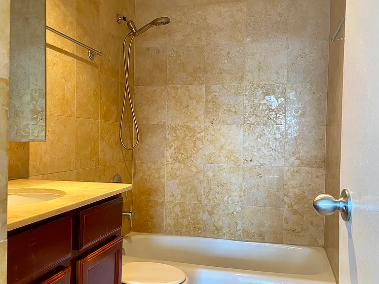 525 W Hawthorne Pl #2103 — Photo 16