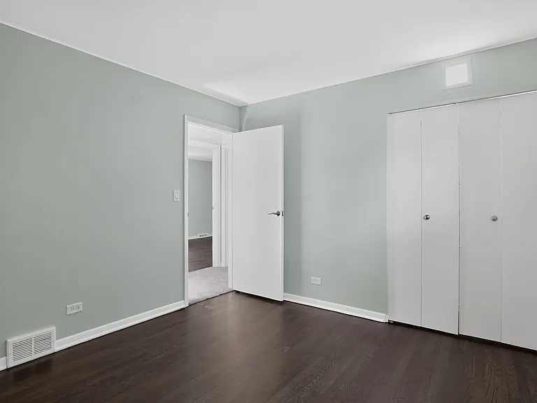 1702 N Beech Rd — Photo 35